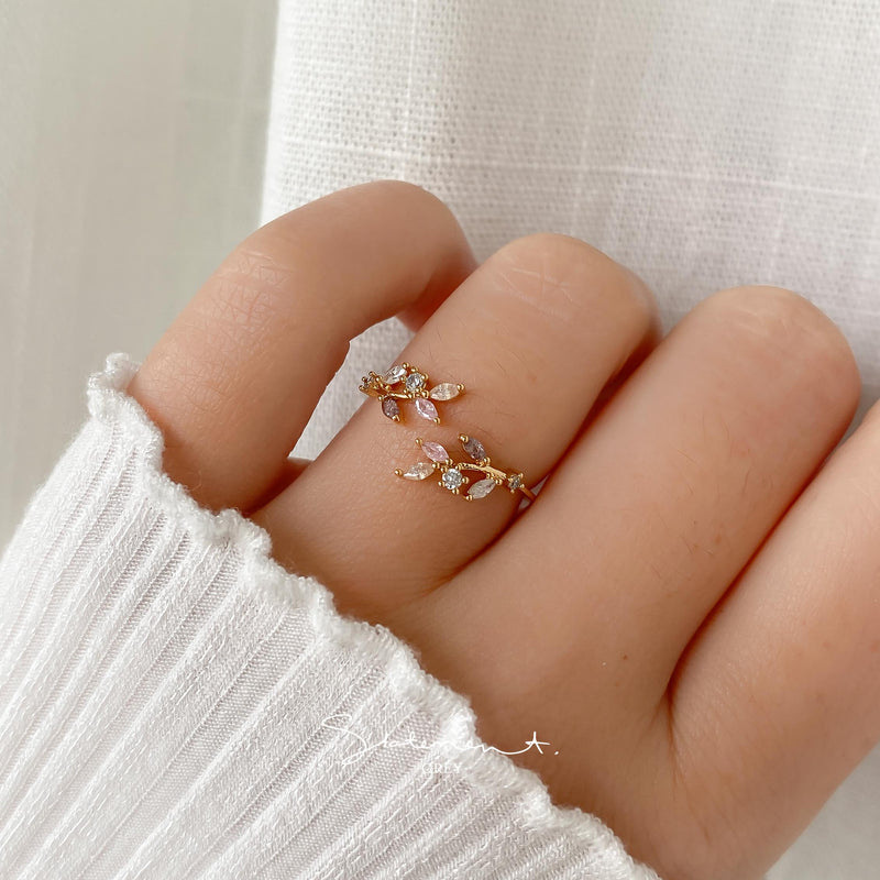 Rosa Leaf Ring