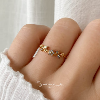 Victoria White Vine Ring