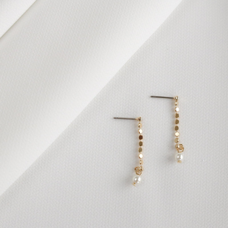 Disk Chain Drop Pearl Earrings